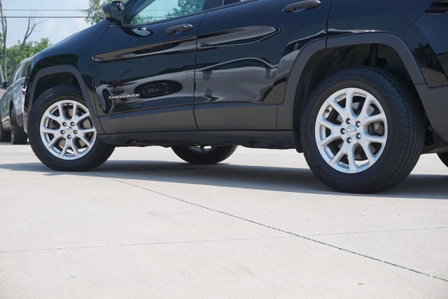 2017 Jeep Cherokee 4WD Sport image 12