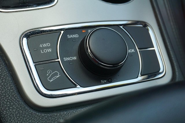 2019 Jeep Grand Cherokee Limited 4x4 image 39