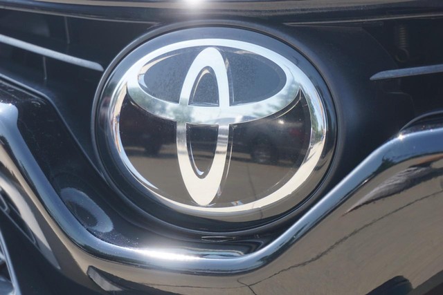 2021 Toyota Camry SE image 11