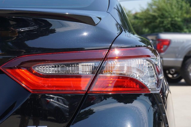 2021 Toyota Camry SE image 17