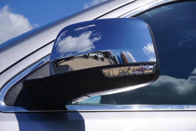 2015 Jeep Grand Cherokee 4WD Limited image 12