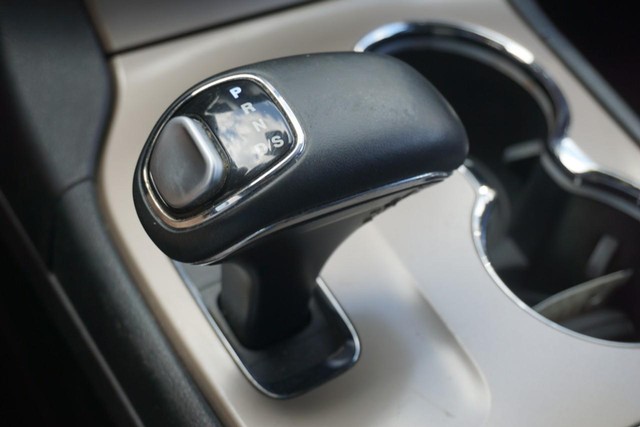 2015 Jeep Grand Cherokee 4WD Limited image 41