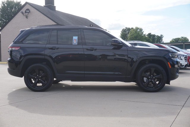 2023 Jeep Grand Cherokee Limited photo 2