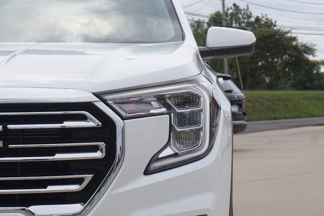 2023 GMC Terrain SLT image 10