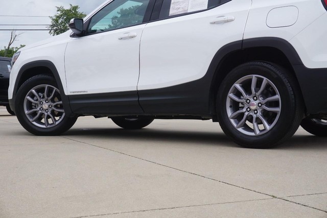 2023 GMC Terrain SLT image 13