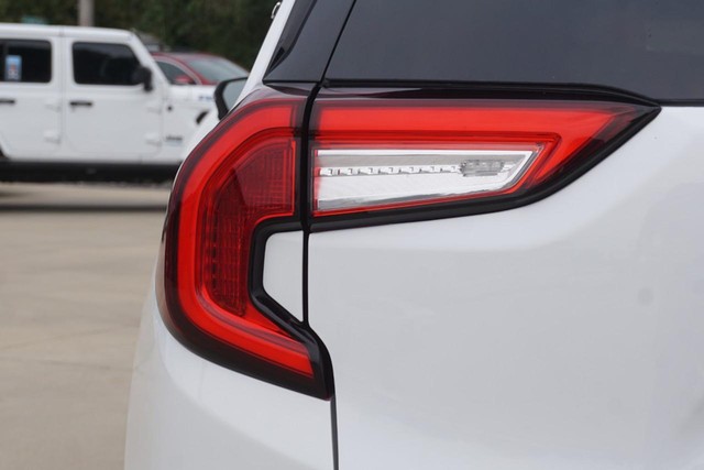 2023 GMC Terrain SLT image 17
