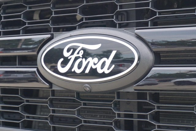 2024 Ford F-150 LARIAT SUPERCREW image 11