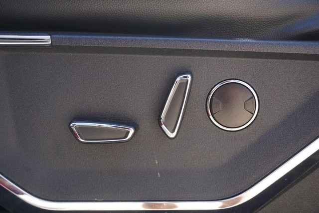 2023 Ford F-150 4WD Lariat SuperCrew image 28