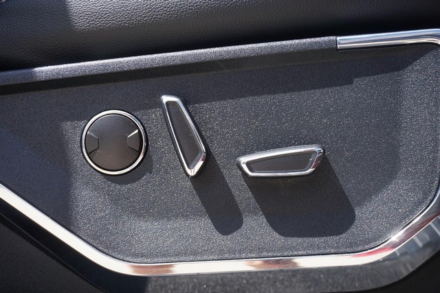 2023 Ford F-150 4WD Lariat SuperCrew image 35
