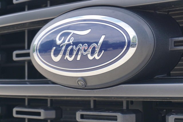 2023 Ford F-150 4WD XLT SuperCrew image 11