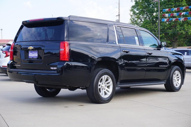 2017 Chevrolet Suburban LT image 03