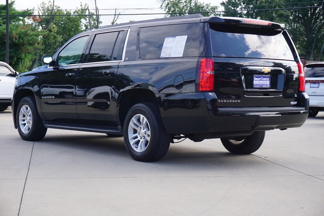 2017 Chevrolet Suburban LT image 05