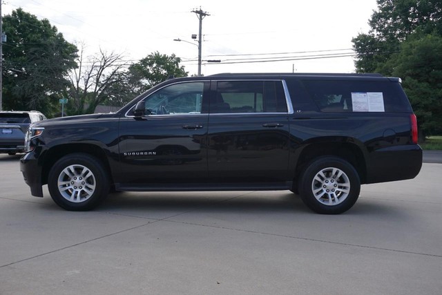 2017 Chevrolet Suburban LT image 06