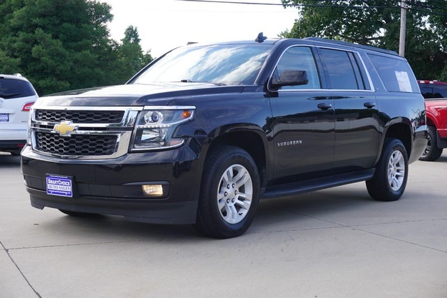2017 Chevrolet Suburban LT image 07