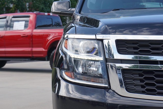 2017 Chevrolet Suburban LT image 09