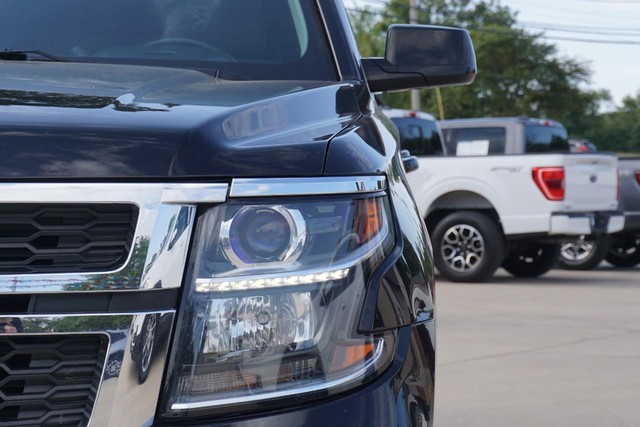 2017 Chevrolet Suburban LT image 10