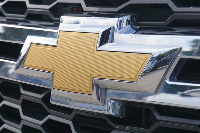 2017 Chevrolet Suburban LT image 11