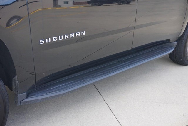 2017 Chevrolet Suburban LT image 13