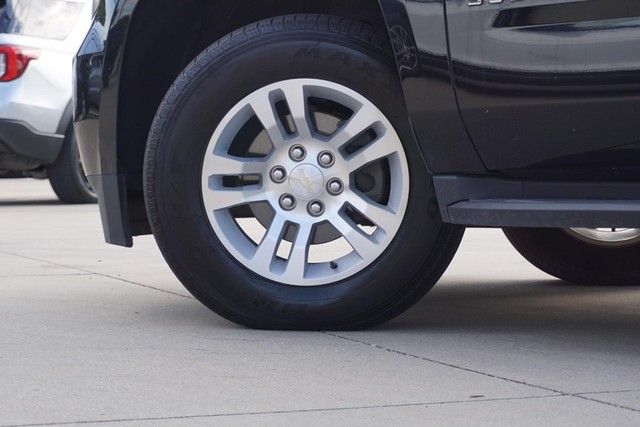 2017 Chevrolet Suburban LT image 15