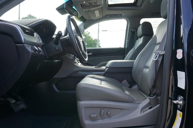 2017 Chevrolet Suburban LT image 24