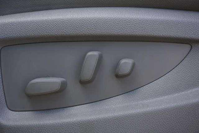 2017 Chevrolet Suburban LT image 25