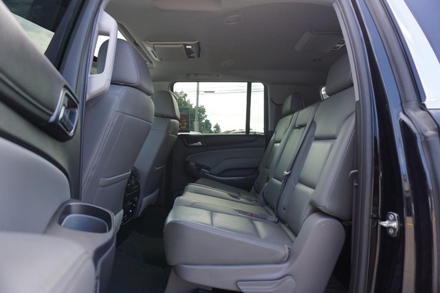 2017 Chevrolet Suburban LT image 27