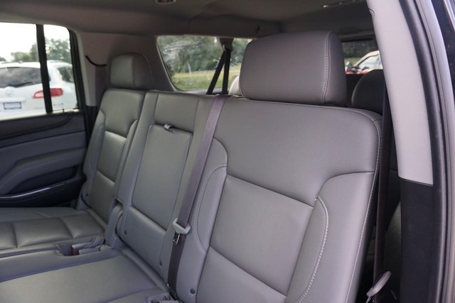 2017 Chevrolet Suburban LT image 28