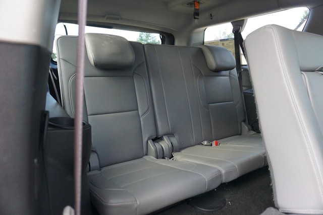 2017 Chevrolet Suburban LT image 31