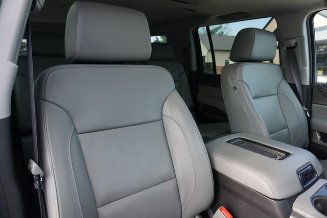 2017 Chevrolet Suburban LT image 34