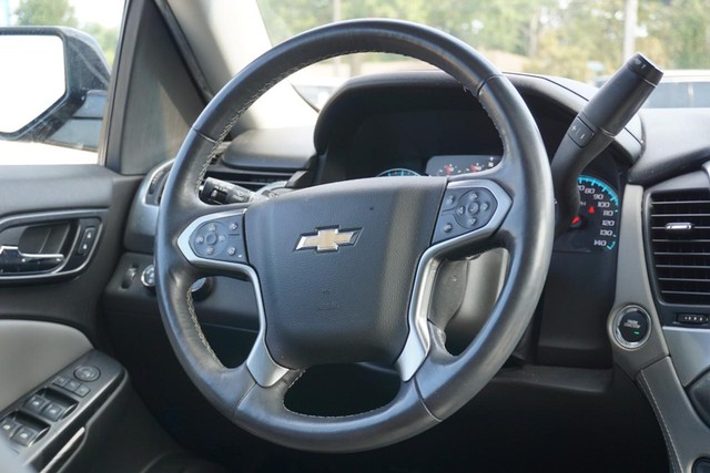 2017 Chevrolet Suburban LT image 37