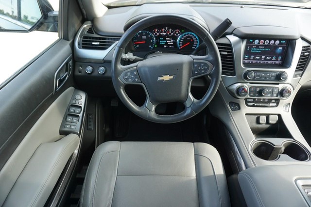 2017 Chevrolet Suburban LT image 40