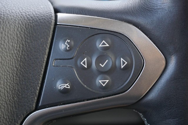 2017 Chevrolet Suburban LT image 42
