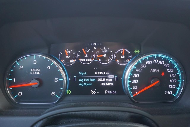 2017 Chevrolet Suburban LT image 43