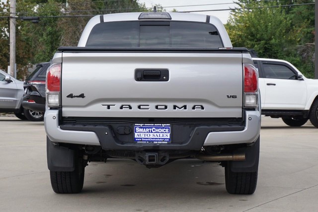 2017 Toyota Tacoma 4WD Limited Double Cab image 04