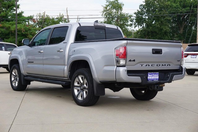 2017 Toyota Tacoma 4WD Limited Double Cab image 05