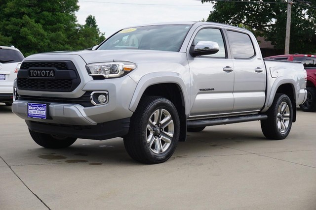 2017 Toyota Tacoma 4WD Limited Double Cab image 07