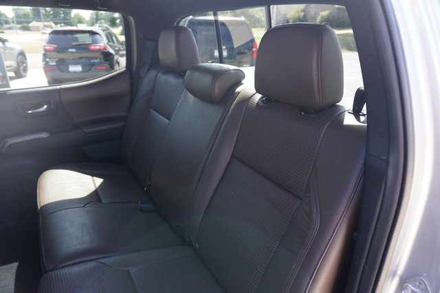 2017 Toyota Tacoma 4WD Limited Double Cab image 27