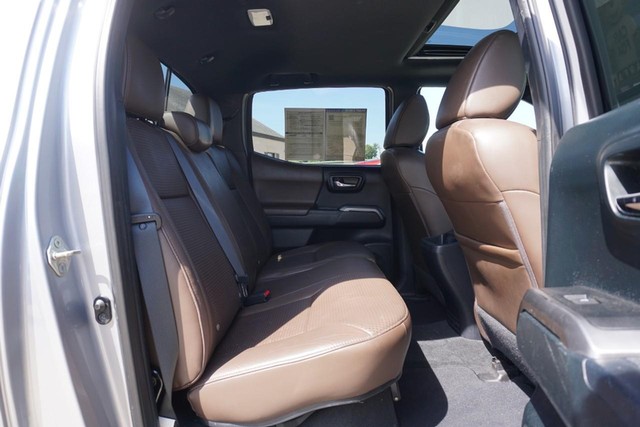 2017 Toyota Tacoma 4WD Limited Double Cab image 28
