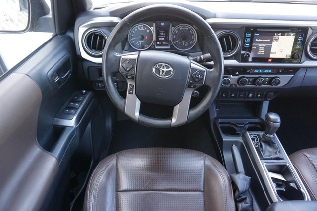 2017 Toyota Tacoma 4WD Limited Double Cab image 36