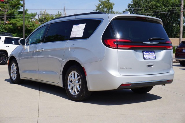 2022 Chrysler Pacifica Touring L photo 4