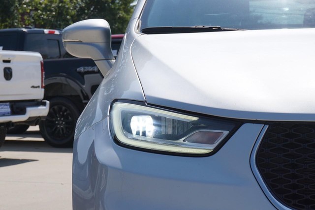 2022 Chrysler Pacifica Touring L photo 8