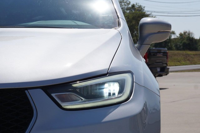 2022 Chrysler Pacifica Touring L photo 9