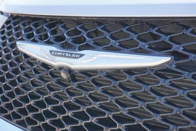 2022 Chrysler Pacifica Touring L photo 10