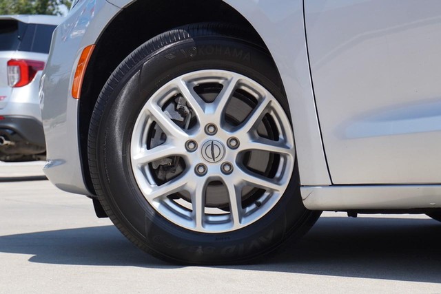 2022 Chrysler Pacifica Touring L photo 13