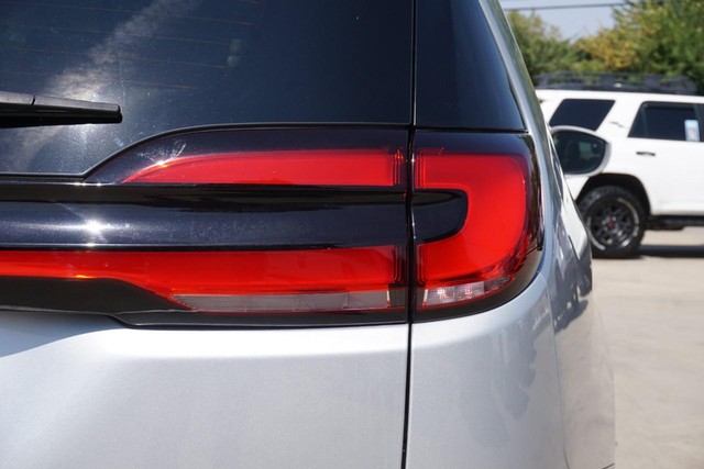 2022 Chrysler Pacifica Touring L photo 16