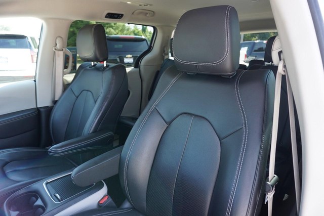 2022 Chrysler Pacifica Touring L photo 21