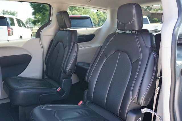 2022 Chrysler Pacifica Touring L photo 23