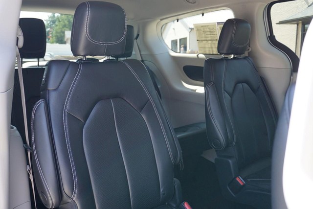 2022 Chrysler Pacifica Touring L photo 26