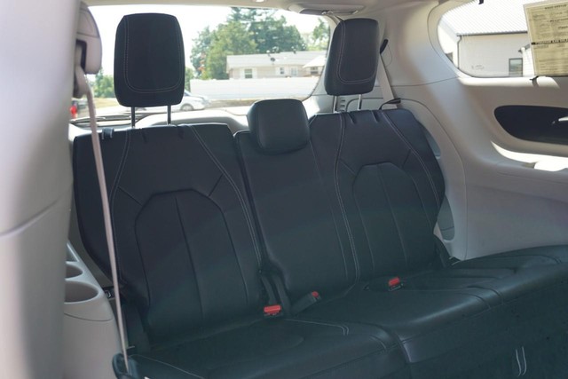 2022 Chrysler Pacifica Touring L photo 27