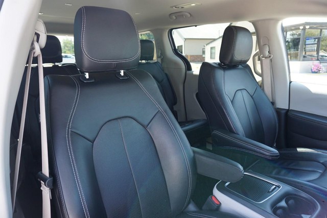 2022 Chrysler Pacifica Touring L photo 29